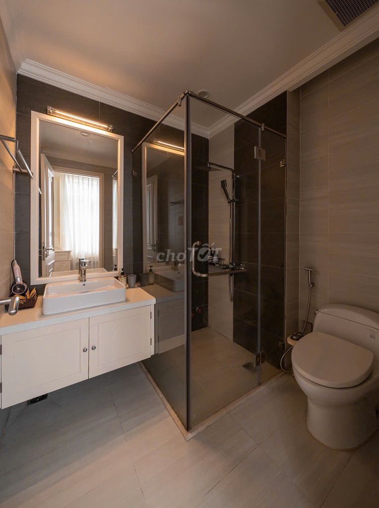 Rent the villa 302 Trương Văn Bang District 2 - 650 M2, tunnel, elevator, full interior