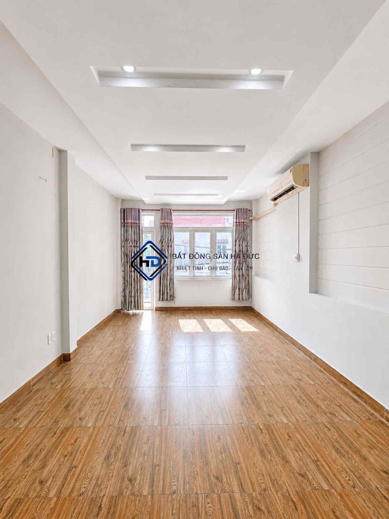 Three floors four by 25 in front of Tiger beer with air conditioning.