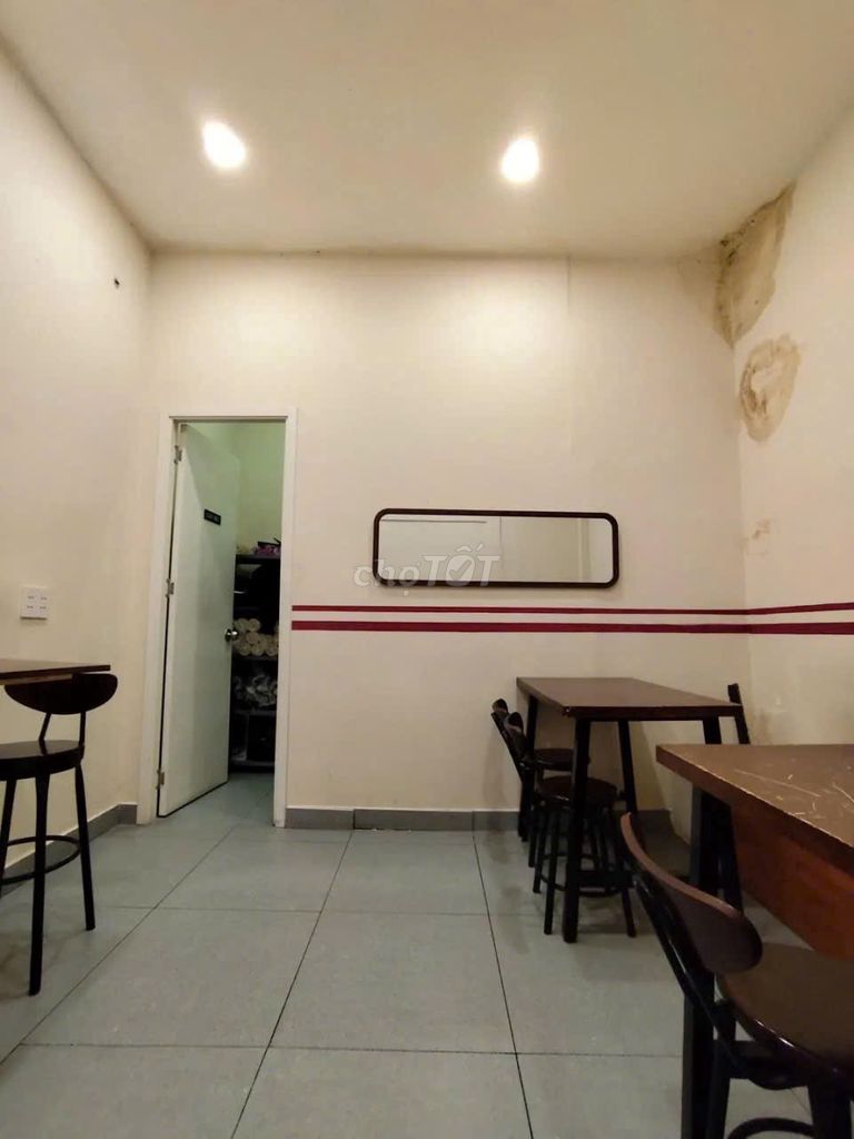 Renting Nguyễn Thị Minh Khai parking alley 1-1.5 X18 M, ground floor, 21 million