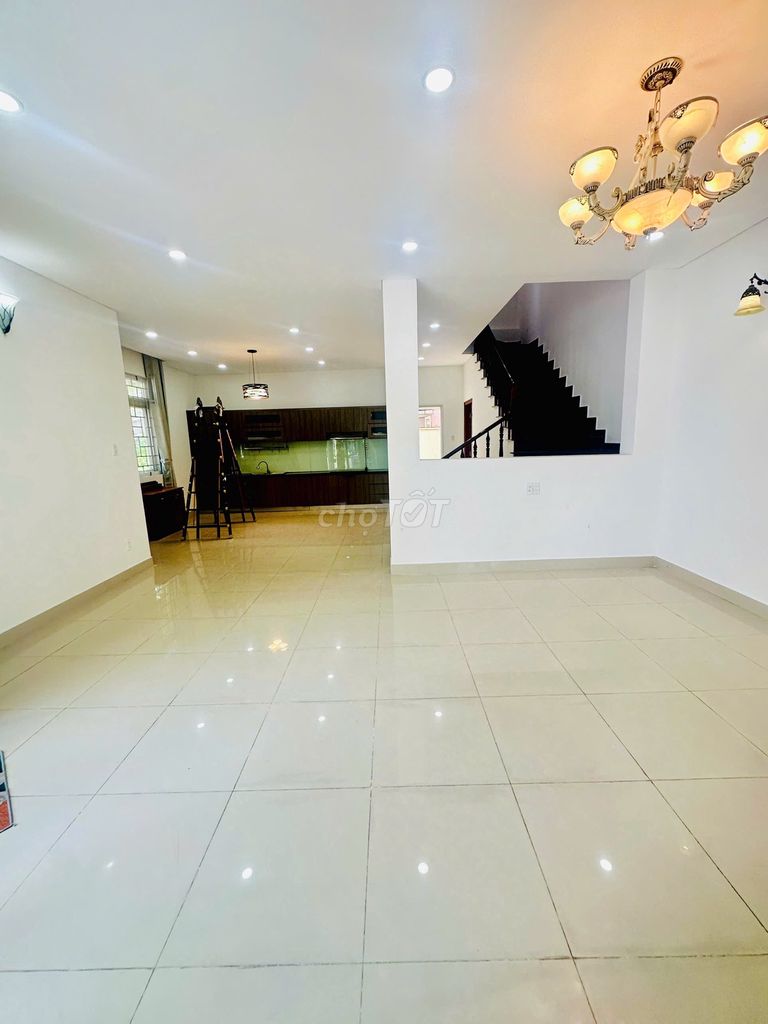 Mega Ruby street nice to fill - 11 X15 M - basic four bedroom interior - do cty
