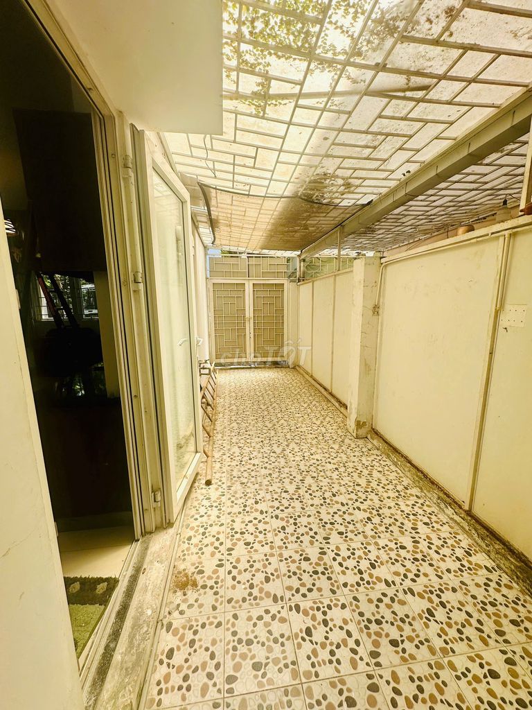 Mega Ruby street nice to fill - 11 X15 M - basic four bedroom interior - do cty
