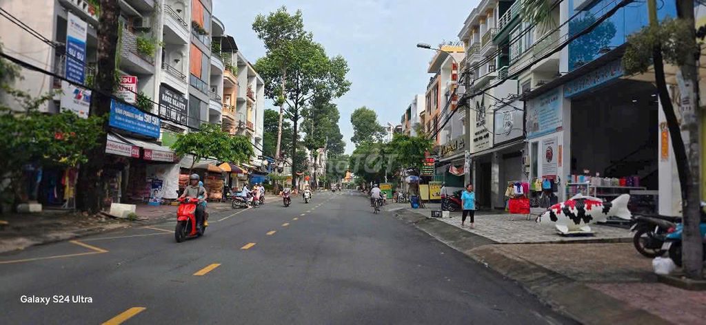 Nice house. Double Tên Lửa. Full interior. 8 x25 meters 3 floors.