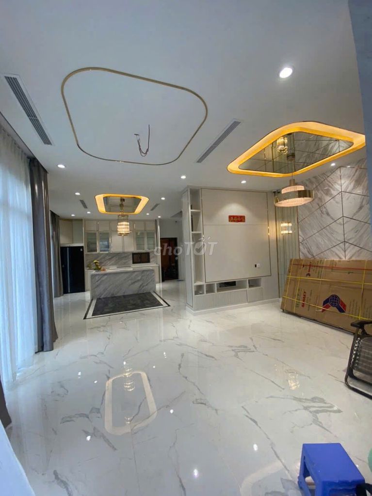 The angle varosa beautiful fills - full high-level furniture - has been nice 24/7 security, 5 bedrooms