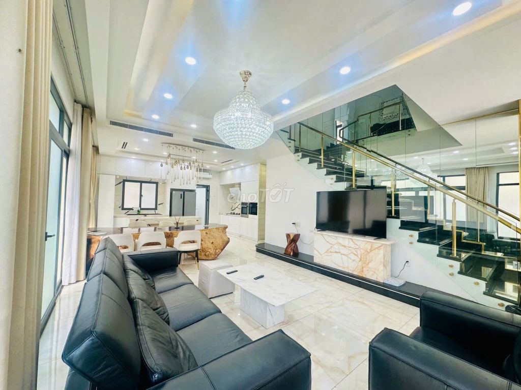 The angle varosa beautiful fills - full high-level furniture - has been nice 24/7 security, 5 bedrooms