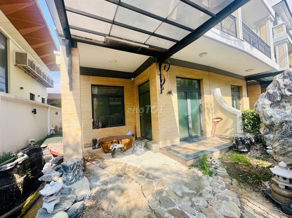 The angle varosa beautiful fills - full high-level furniture - has been nice 24/7 security, 5 bedrooms
