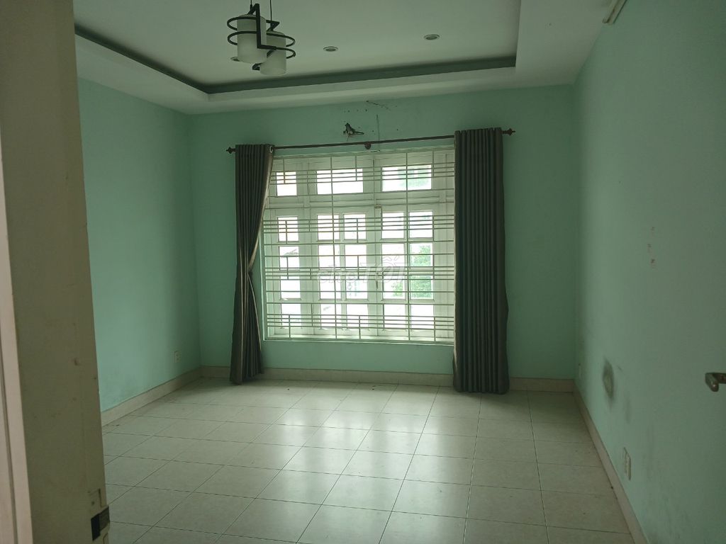 Rent a front house on GÒ CÁT. At 6 million 500 a month.