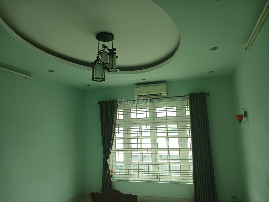 Rent a front house on GÒ CÁT. At 6 million 500 a month.