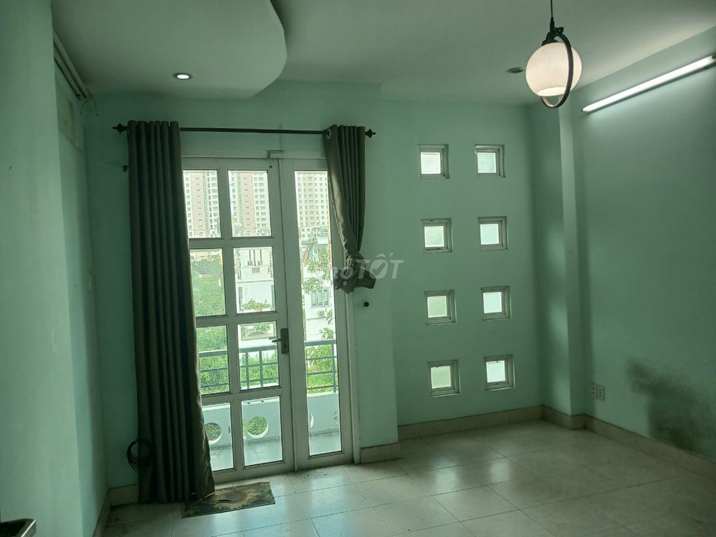 Rent a front house on GÒ CÁT. At 6 million 500 a month.