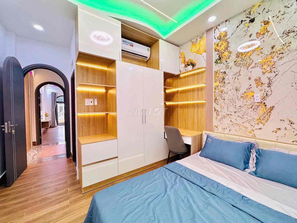 6 m New Channel & Trịnh Đình Trọng, 3 panels, 4 x 16 meters, 4 rooms, 4 toilets