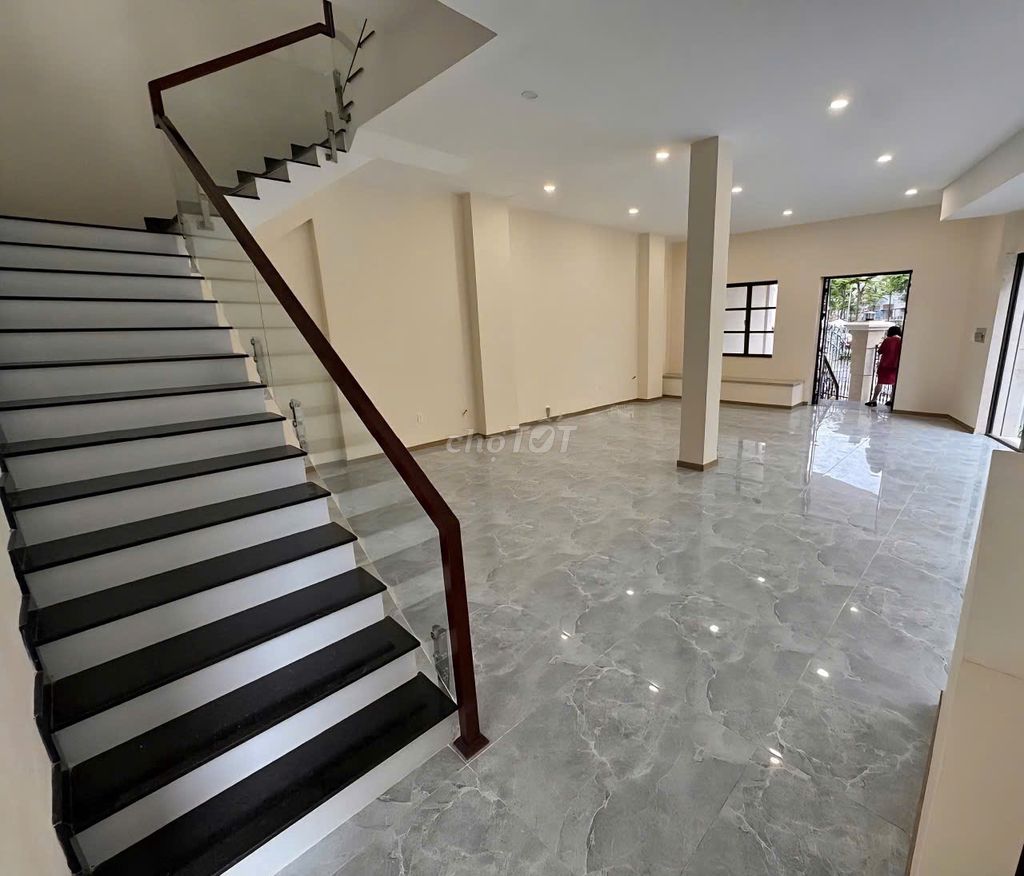 Need to rent a two-sided corner of the 119 Phổ Quang-7*9 Q. Phú Nhuận