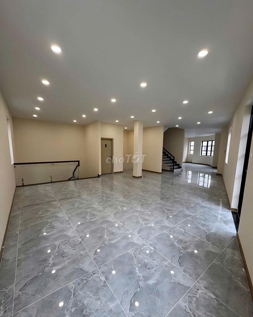 Need to rent a two-sided corner of the 119 Phổ Quang-7*9 Q. Phú Nhuận
