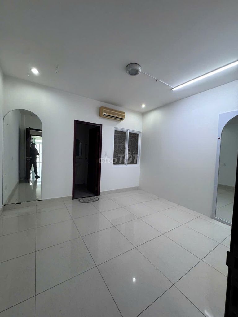 Need to rent a house. 60 A Hòa Hưng-712.