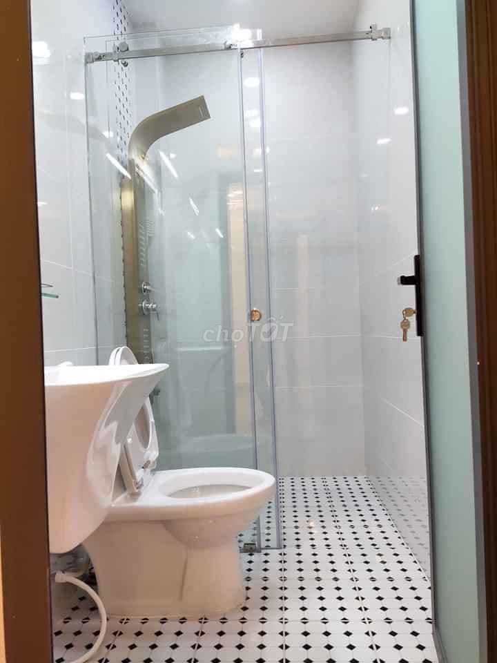 Rent a three-story house, Hong Kong, 9 million