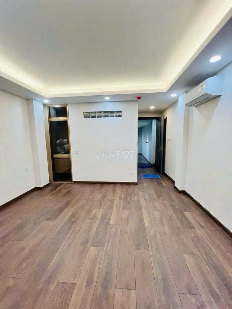 Nice housing - 201 CHoàng Hoa Thám, 207 12, tb - 5 x18 meters, 4 floors, 360 m2