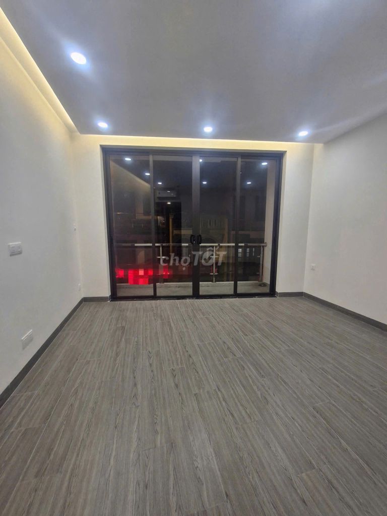 Nice housing - 201 CHoàng Hoa Thám, 207 12, tb - 5 x18 meters, 4 floors, 360 m2
