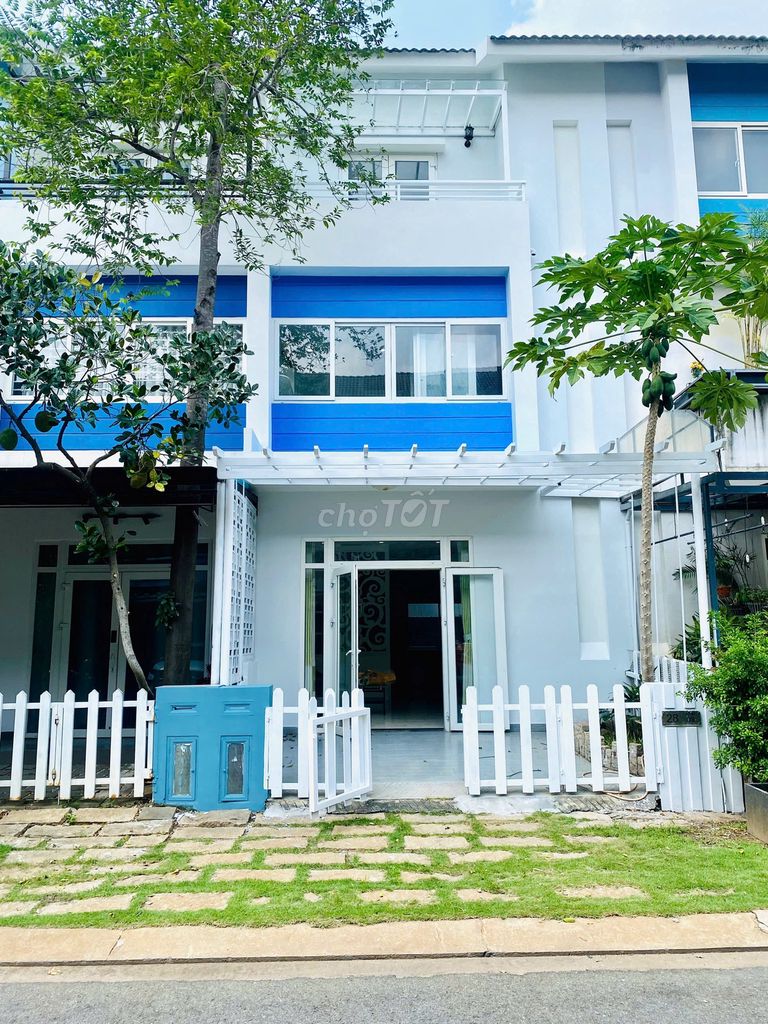 A full Mega Ruby interior -- new security - 3 floors - 3 bedroom + 3 toilets