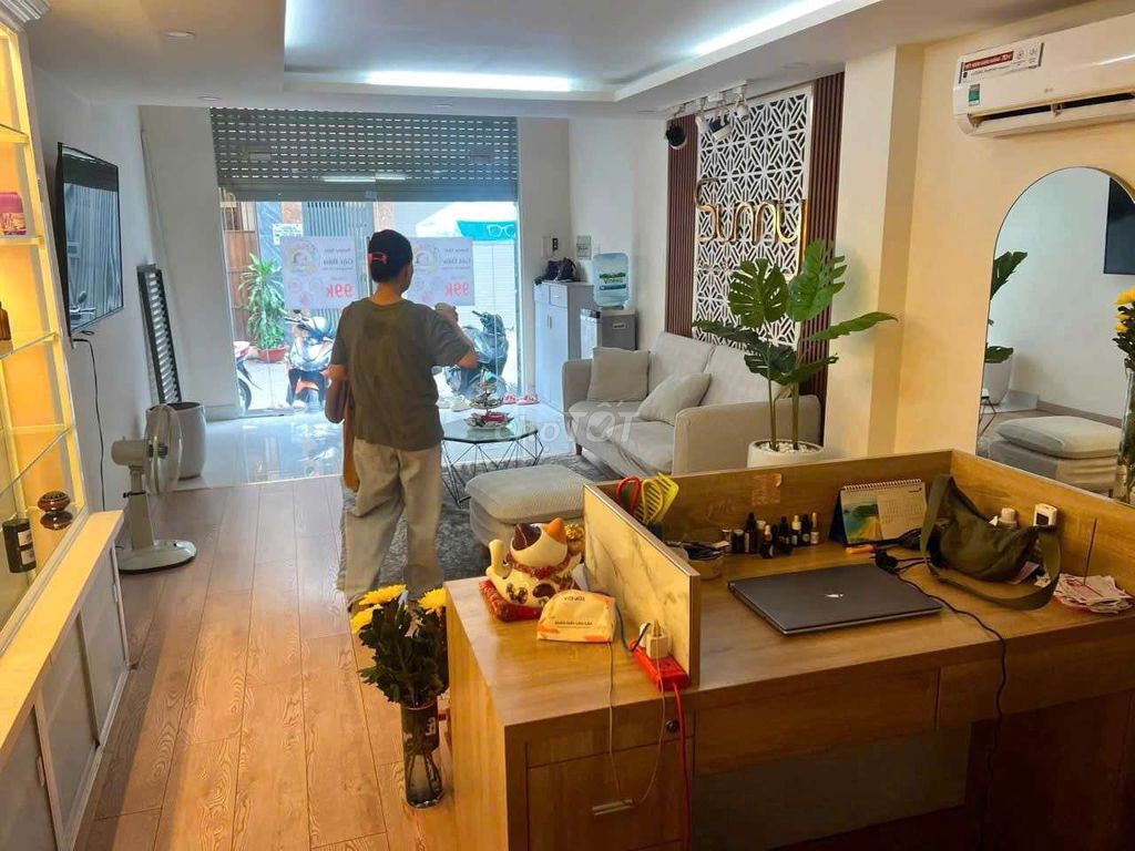 27 million a month -- the drug-car alleyhouse, 4 x15 M, floating 2 floors.