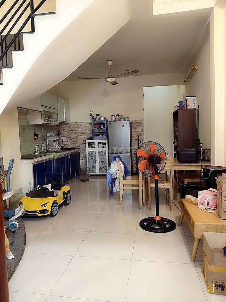 27 million a month -- the drug-car alleyhouse, 4 x15 M, floating 2 floors.