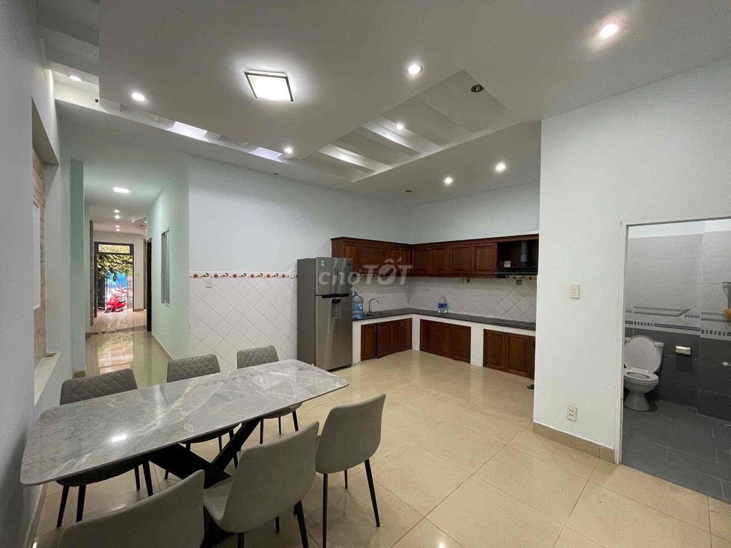 Renting 1387 Huỳnh Tấn Phát. Price: 30 million. All the way.
