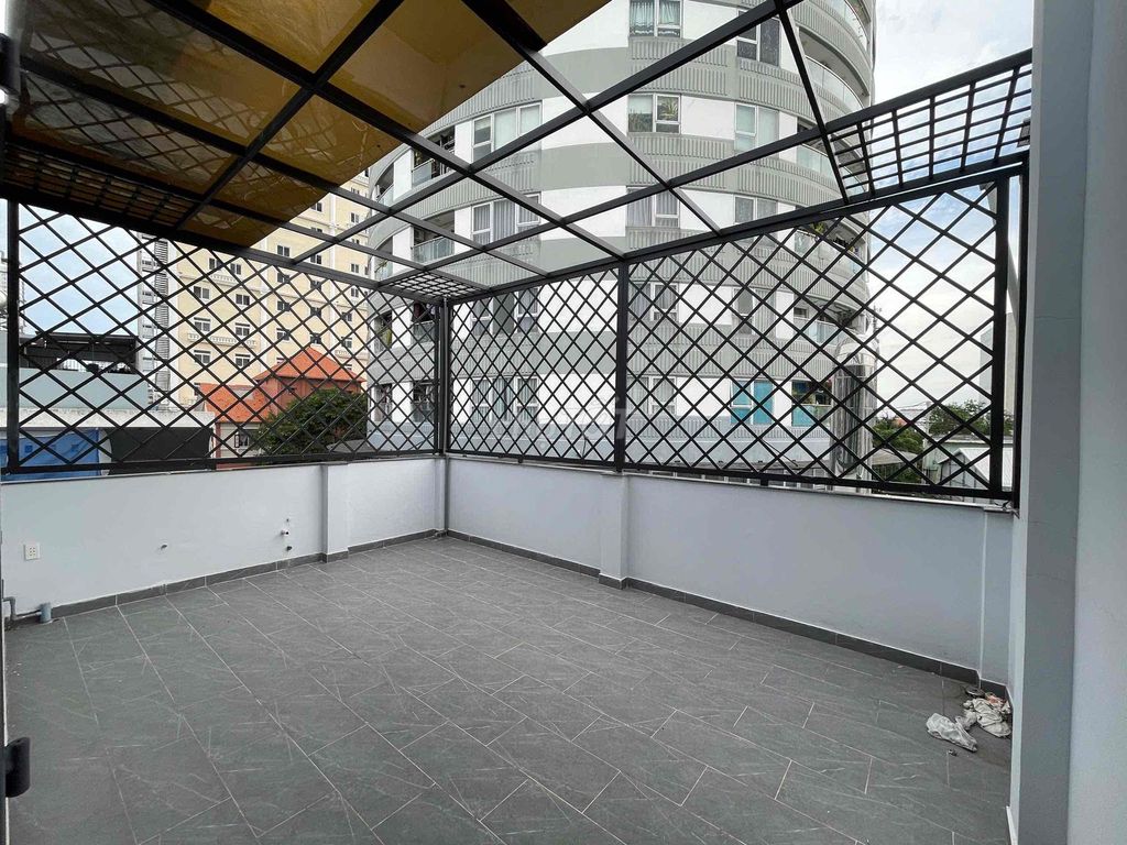 Renting 1387 Huỳnh Tấn Phát. Price: 30 million. All the way.