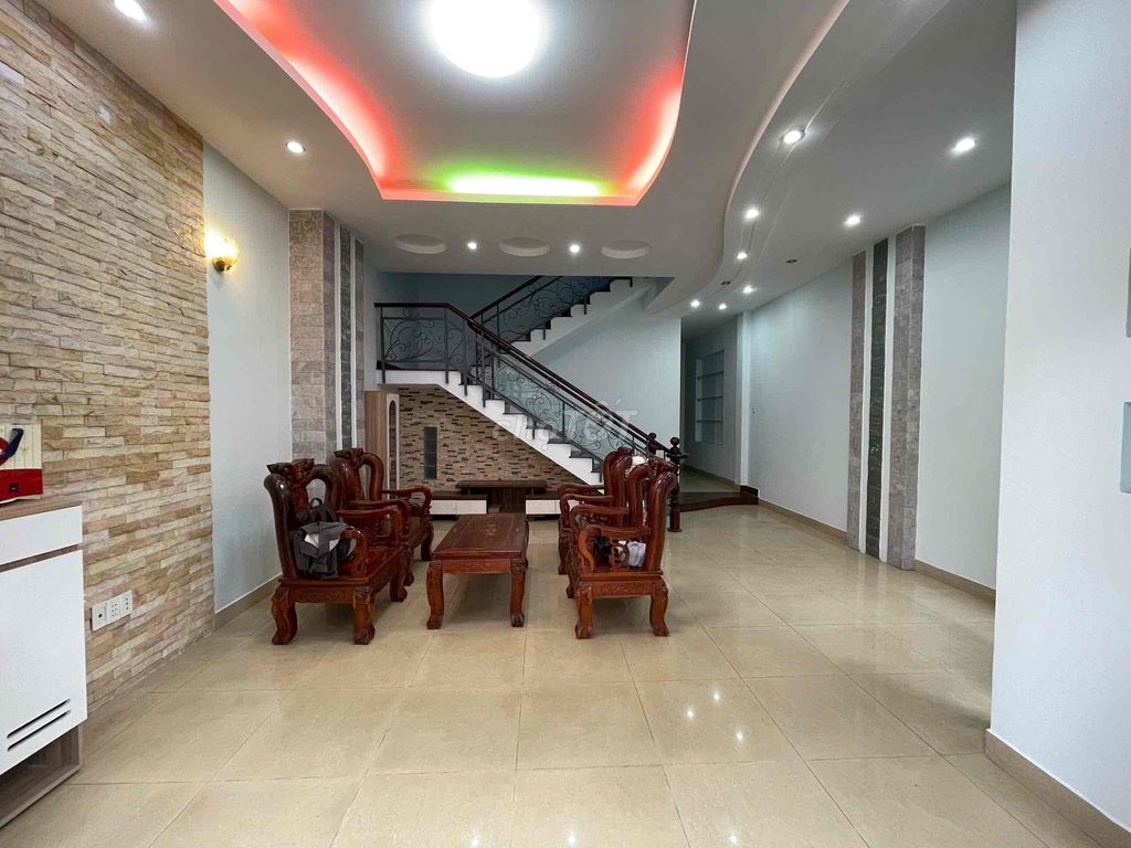 Renting 1387 Huỳnh Tấn Phát. Price: 30 million. All the way.