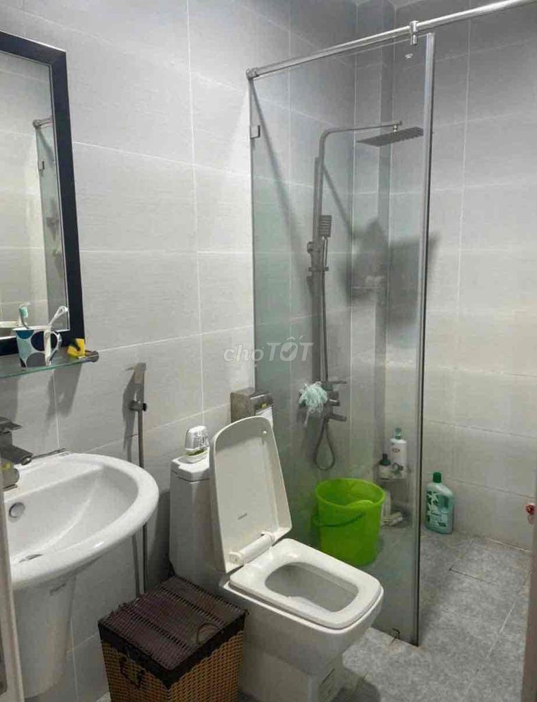 Front of Family Leo & Hsieh, 3 plates, 4 x 20 meters, 4 bedrooms, 4 toilets