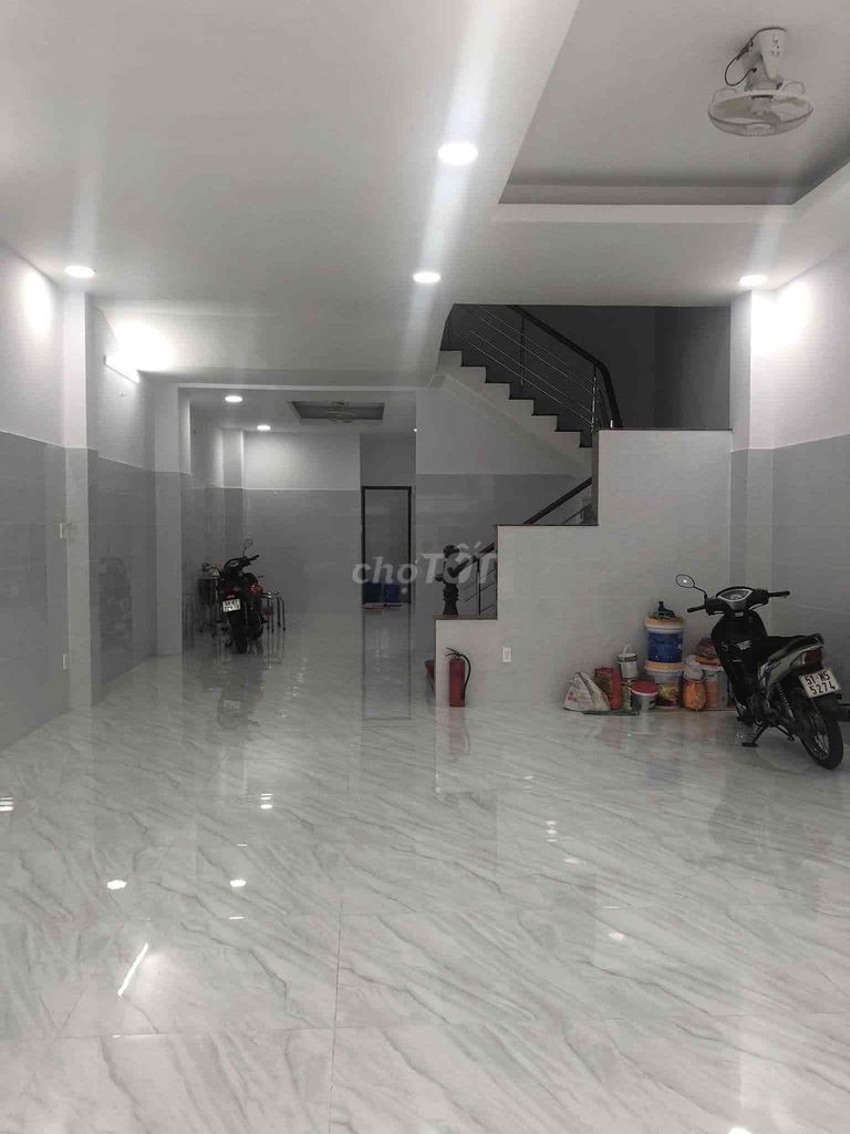 Renting missile shelter, Qq Street, area 6 x 22 meters, 40 million.