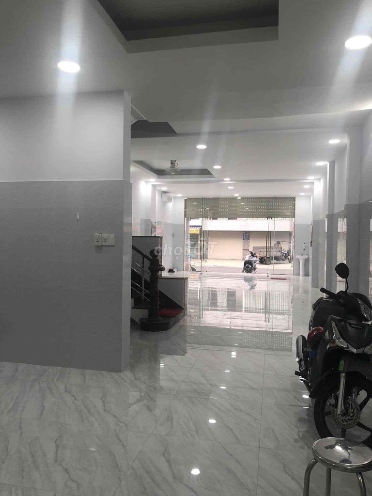 Renting missile shelter, Qq Street, area 6 x 22 meters, 40 million.