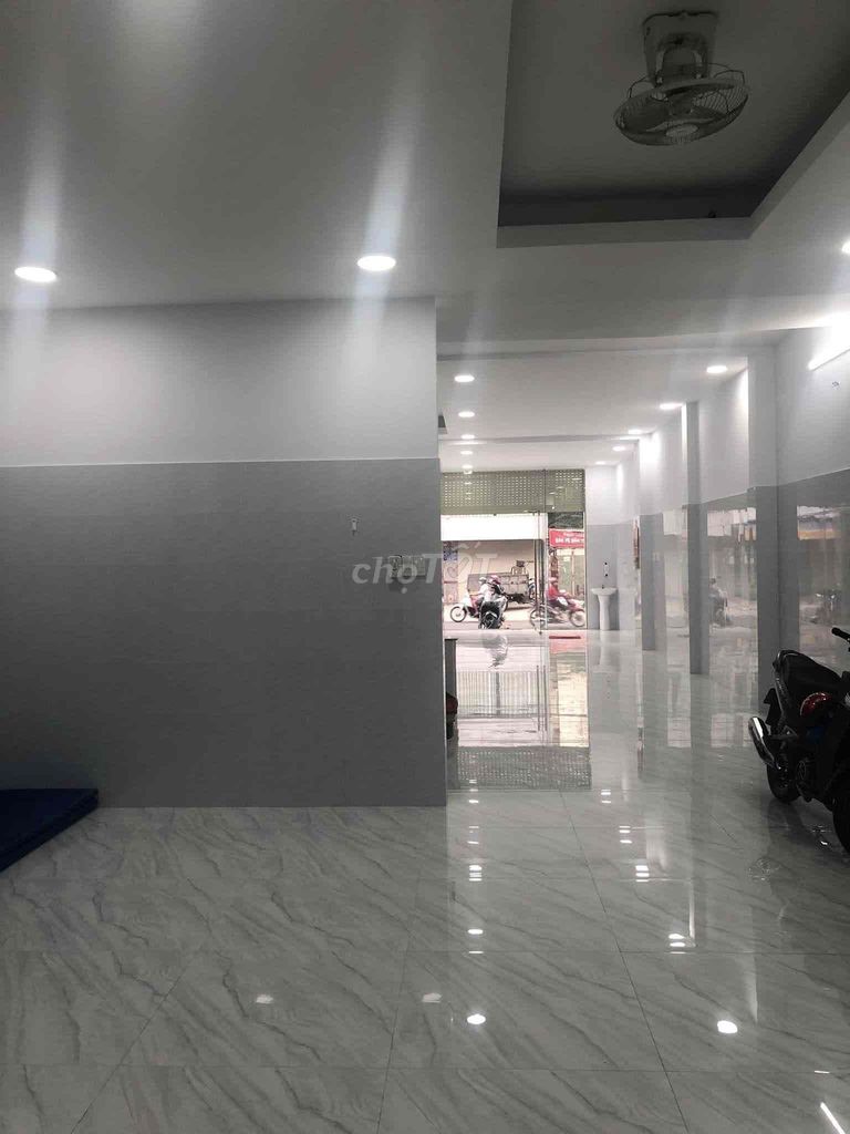 Renting missile shelter, Qq Street, area 6 x 22 meters, 40 million.