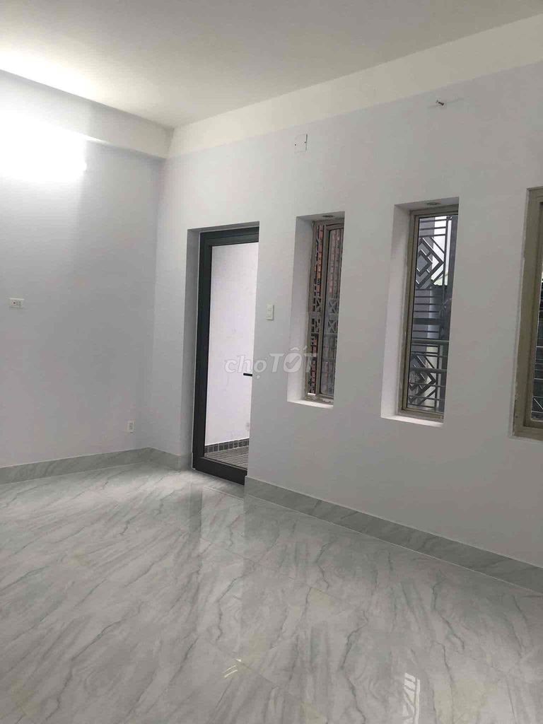 Renting missile shelter, Qq Street, area 6 x 22 meters, 40 million.