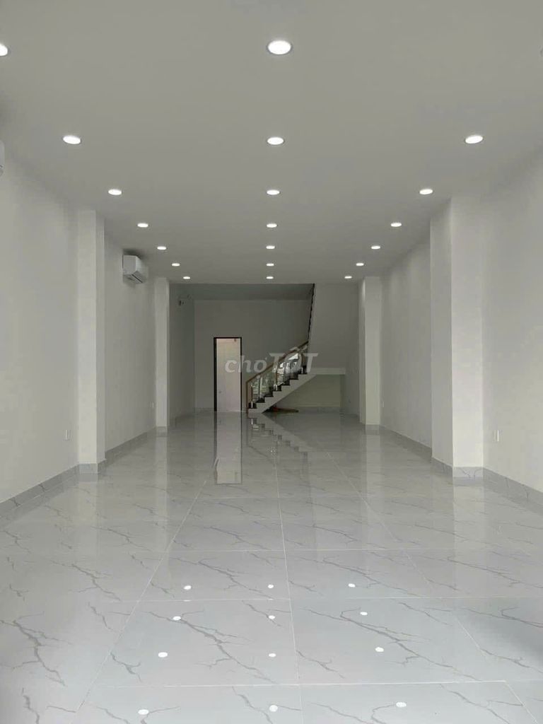 Rent a three-by-three-Zq0, 1370 11th, District 10.
