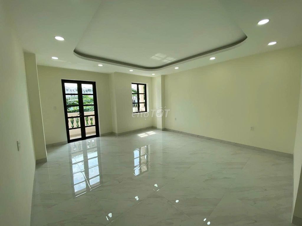 Rent a three-by-three-Zq0, 1370 11th, District 10.