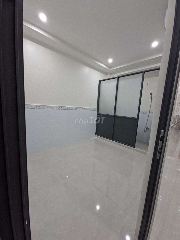 The owner of the Trần Quý Cáp rents four bedrooms, four toilets.