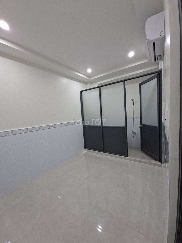 The owner of the Trần Quý Cáp rents four bedrooms, four toilets.