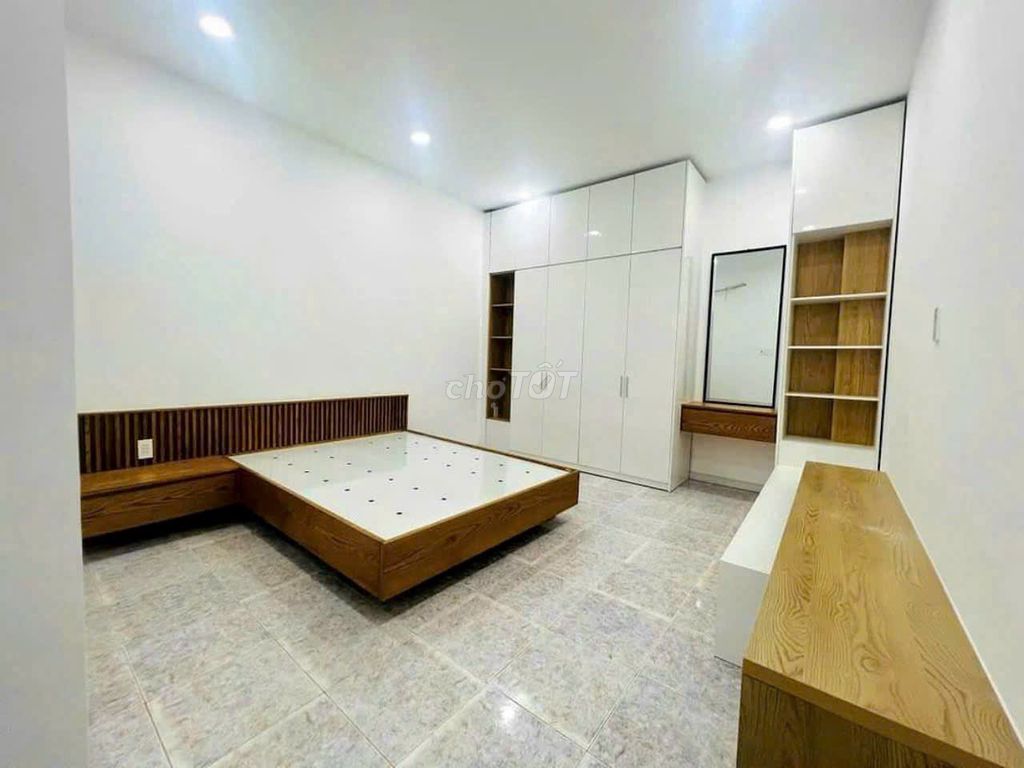 Need to rent a house. 1 412 A Nguyễn Tri Phương-7. 4 district 10 near Japan.