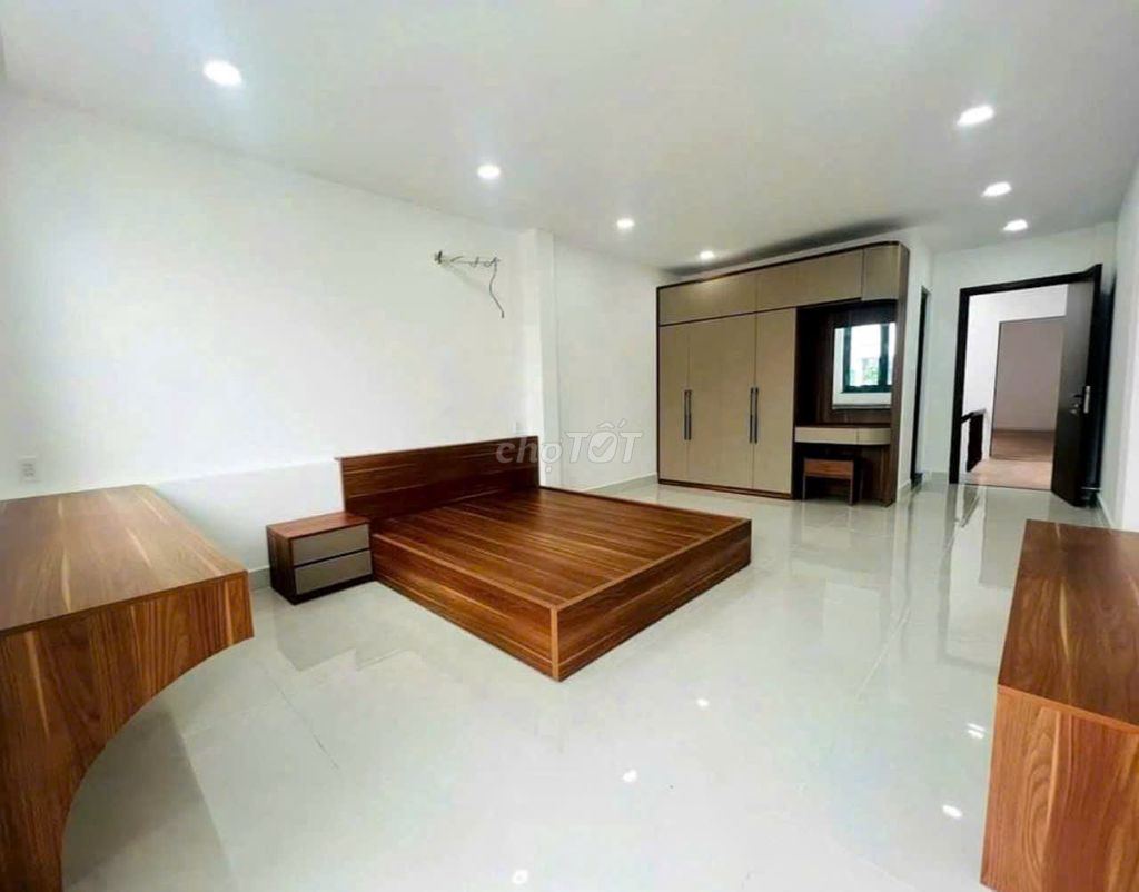 Need to rent a house. 1 412 A Nguyễn Tri Phương-7. 4 district 10 near Japan.