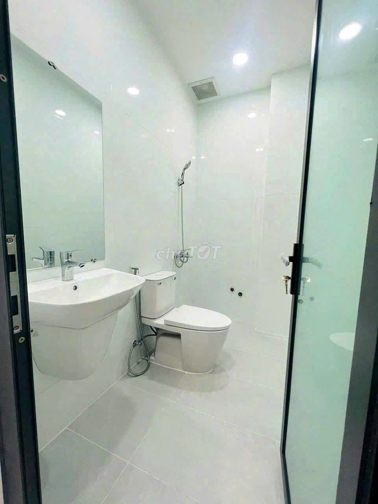Need to rent a house. 1 412 A Nguyễn Tri Phương-7. 4 district 10 near Japan.