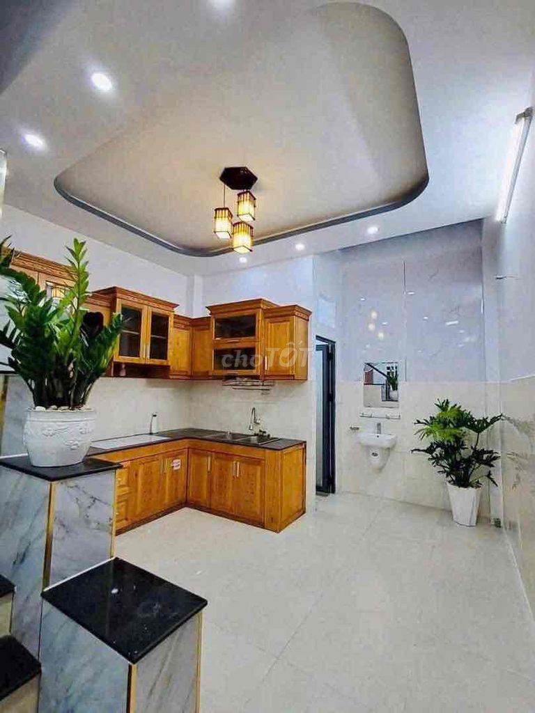 6 meters Tân Hương, 3 panels, 4 x 16 meters, 4 bedrooms, 4 toilets, High Court