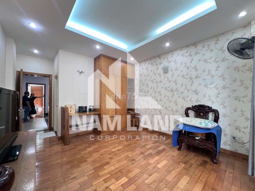 4 floors over 200 M2 sd Apak City area is 28 million