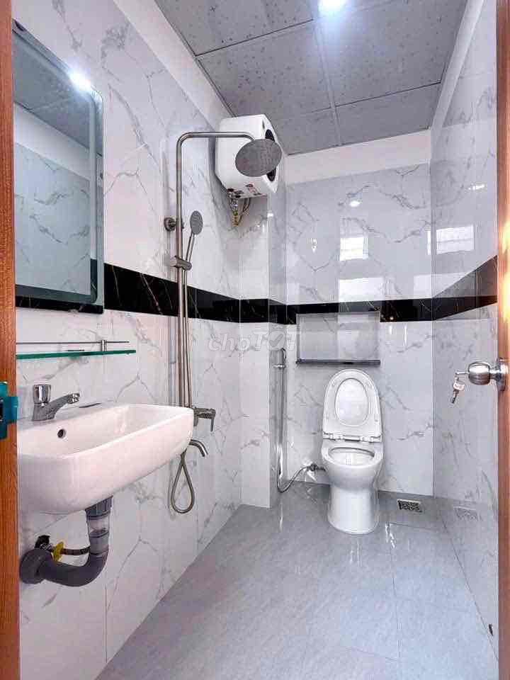 6 meters Lê Thúc Hoạch, 2 panels, 4 x 18 meters, 2 bedrooms, 3 toilets