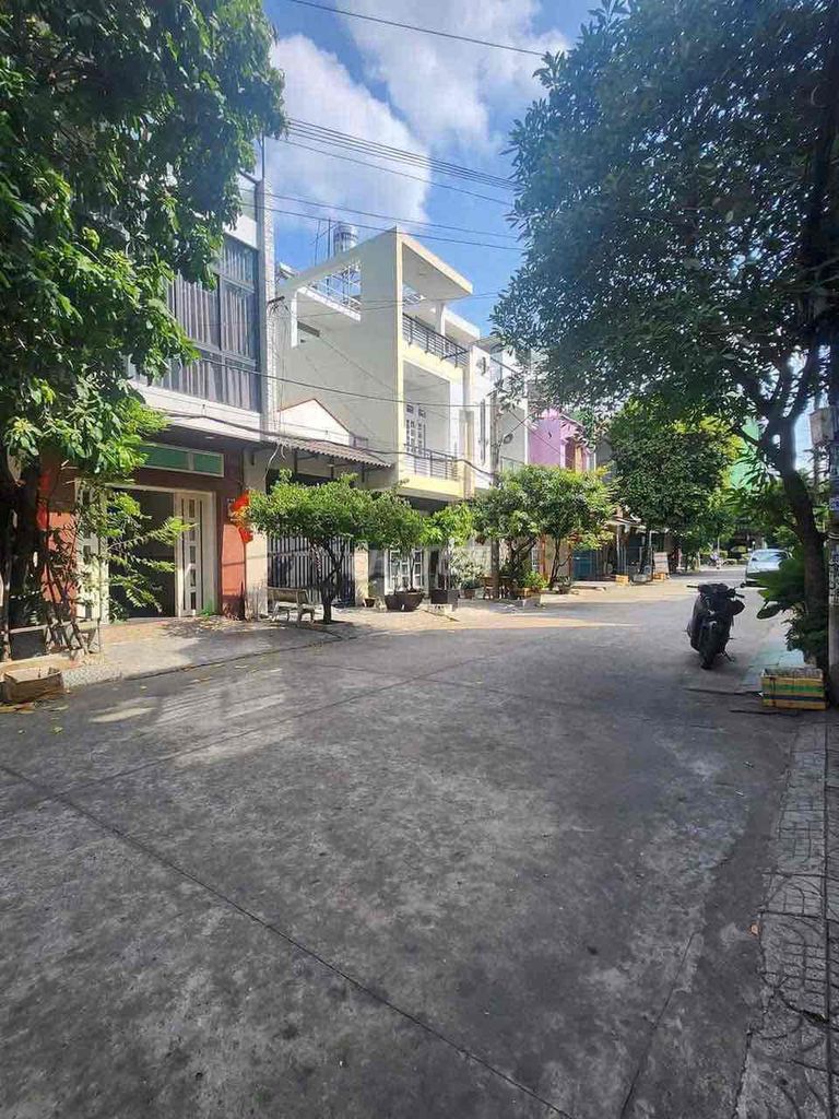 6 meters Lê Thúc Hoạch, 2 panels, 4 x 18 meters, 2 bedrooms, 3 toilets