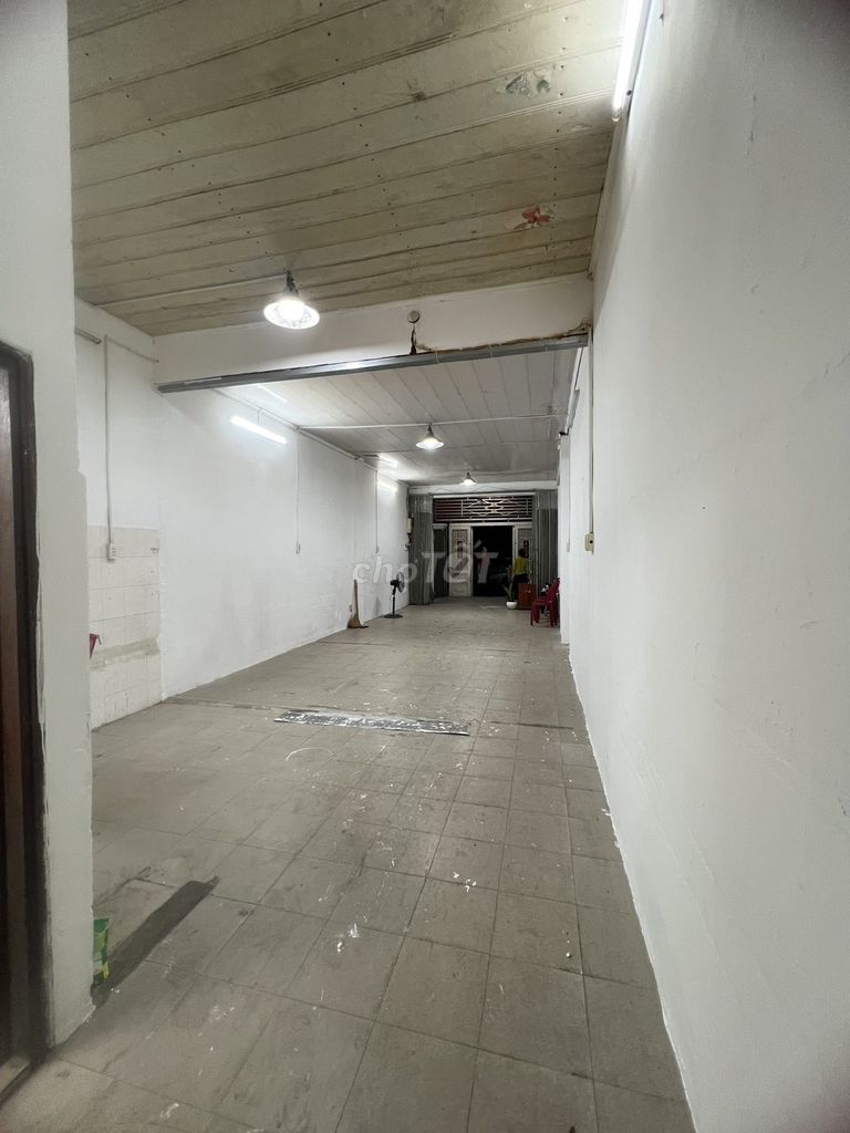 Rent a 7-foot downway-- Tô Hiến Thành Street, 717 14, District 10. 4 meters x 20 meters.