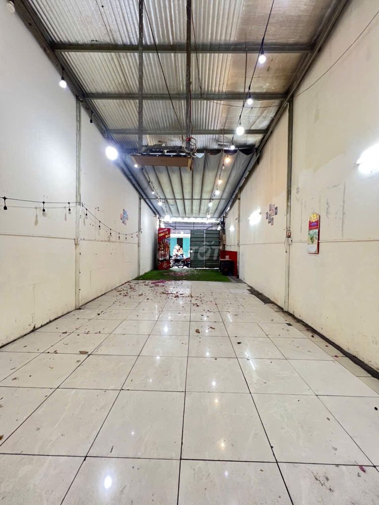 Rent the 8-foot tricycleway -- Cao Thắng Street, 4 x 20 meters.