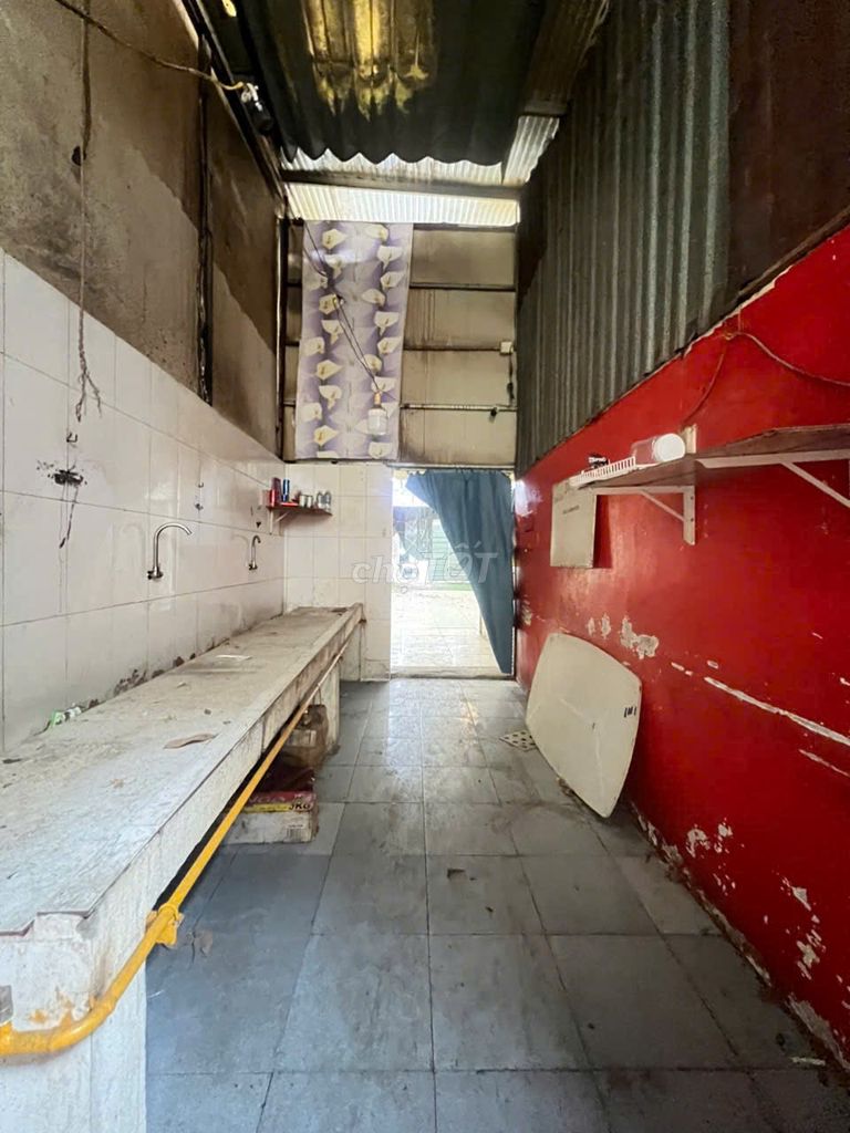 Rent the 8-foot tricycleway -- Cao Thắng Street, 4 x 20 meters.