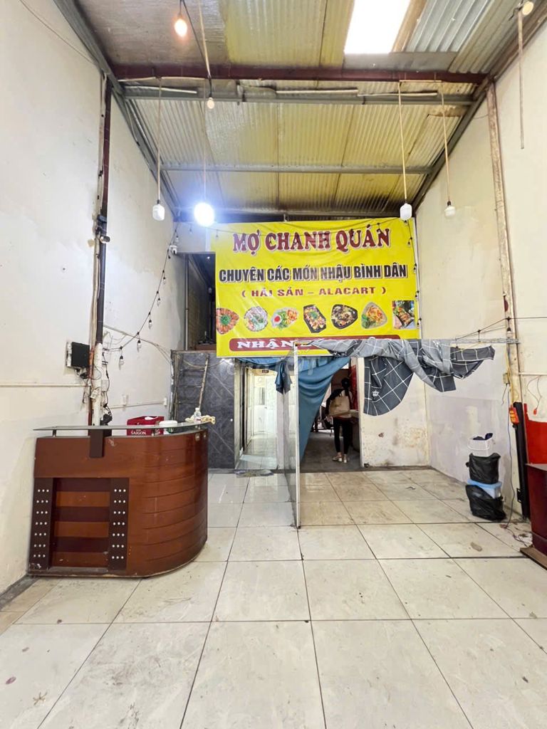 Rent the 8-foot tricycleway -- Cao Thắng Street, 4 x 20 meters.