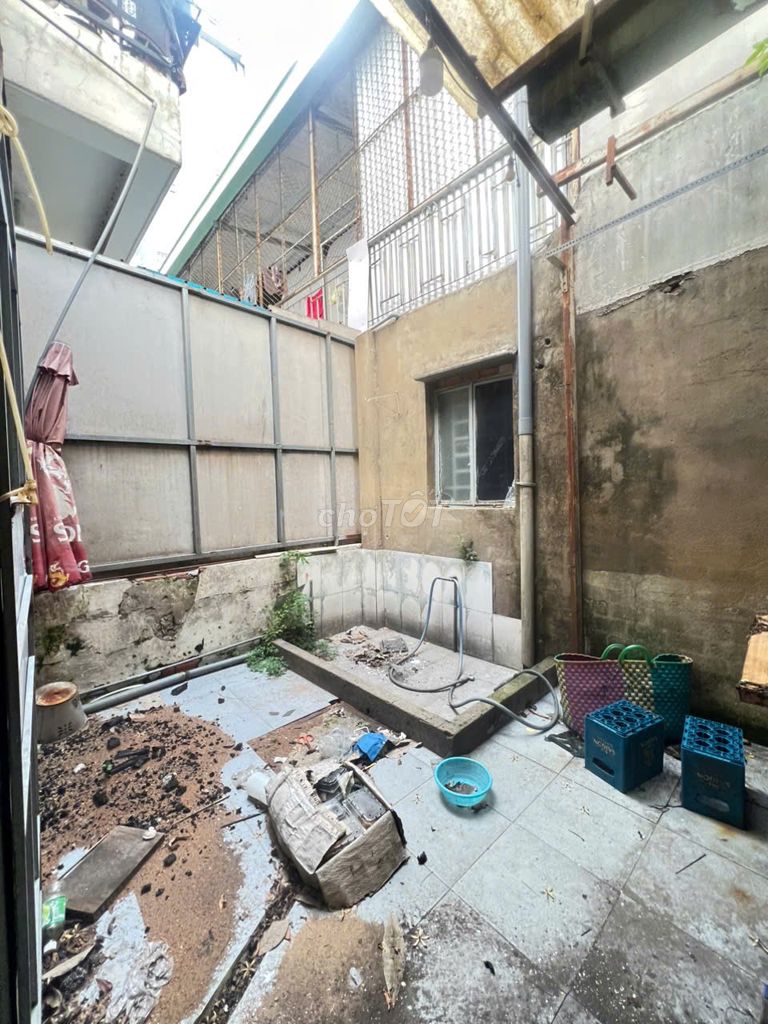 Rent the 8-foot tricycleway -- Cao Thắng Street, 4 x 20 meters.