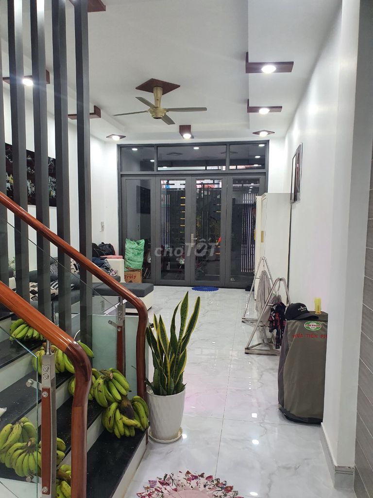 Carway rental house, 8 meters.