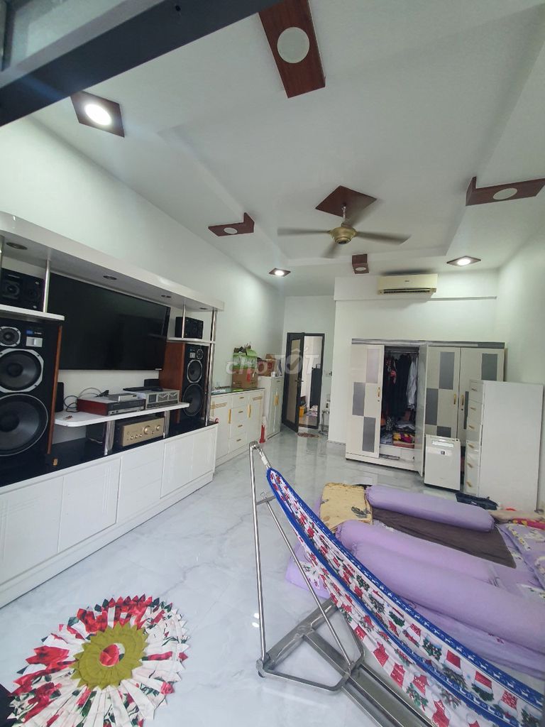 Carway rental house, 8 meters.