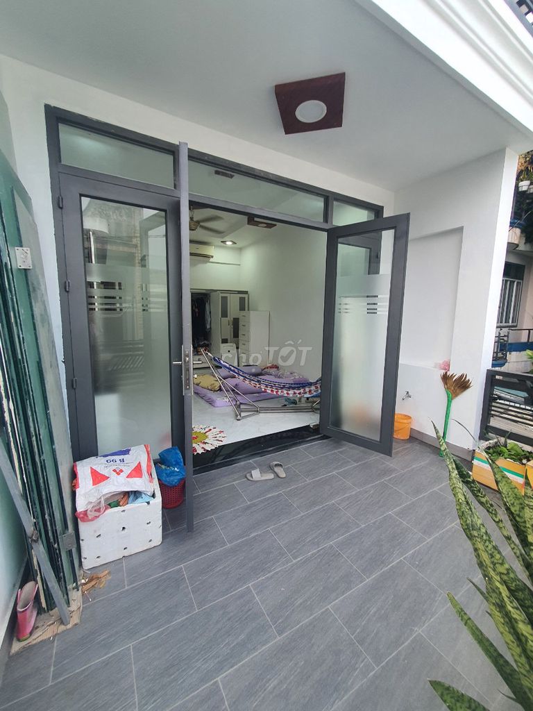 Carway rental house, 8 meters.