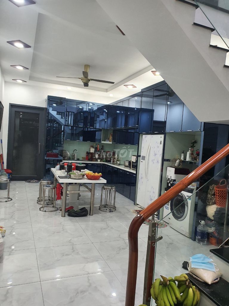 Carway rental house, 8 meters.